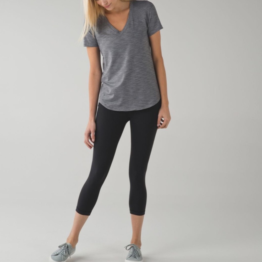 🍋 Lululemon LOW RISE Wunder under Sz. 6